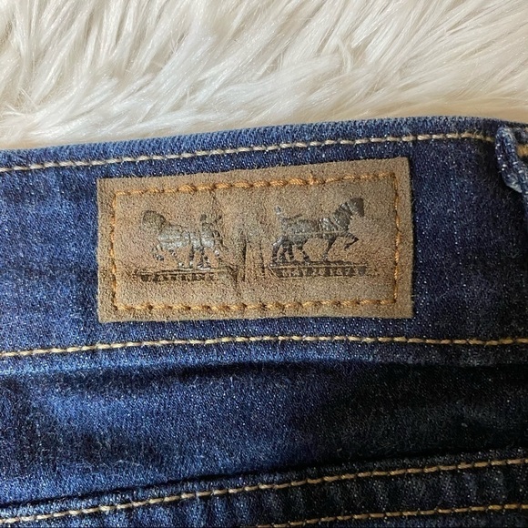 Levi’s Cuff Shorts. Size 33 - Picture 6 of 8